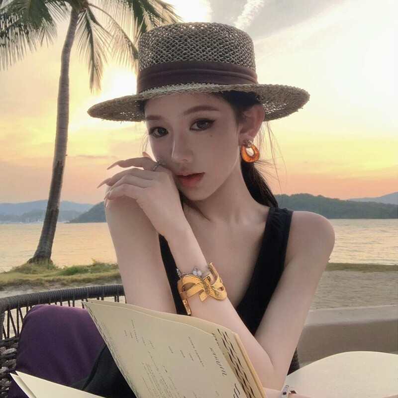 2026新款法式老钱风平顶镂空草帽子女款春夏季度假礼帽防晒遮阳帽