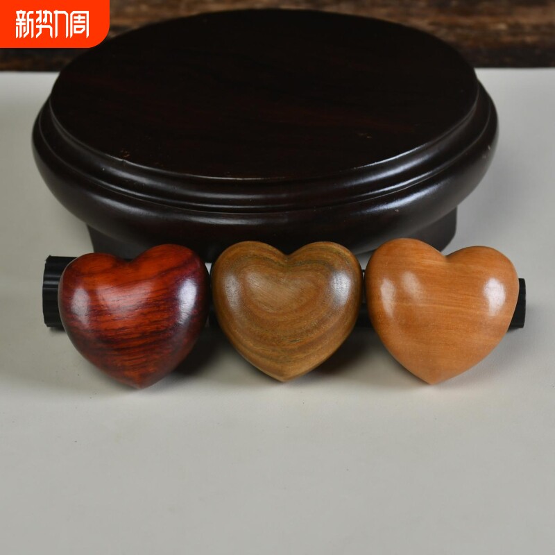 紫檀心形木雕小爱心 绿檀木手把件 檀爱心实木雕刻工艺品摆件