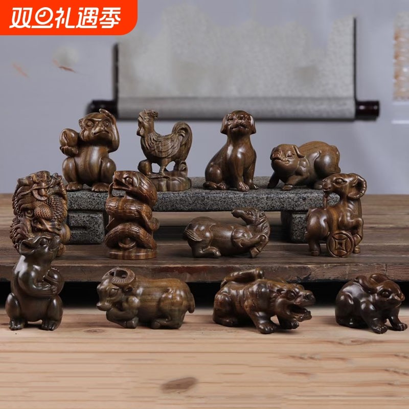 天然绿檀木雕刻12生肖手把件鼠牛虎兔龙蛇马羊猴鸡狗猪本命年摆件