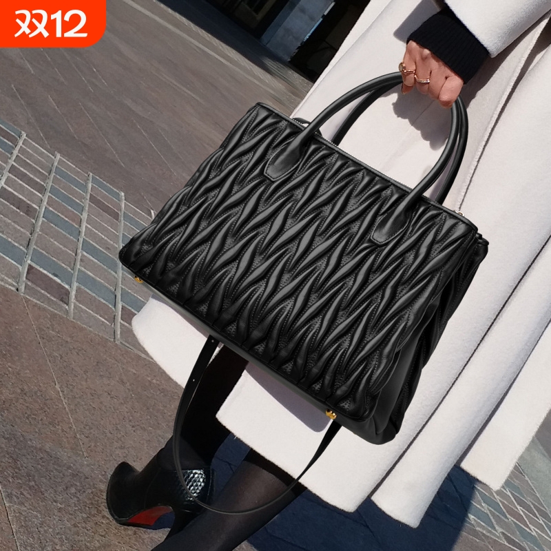 CCAMO真皮包包女款轻奢小众褶皱