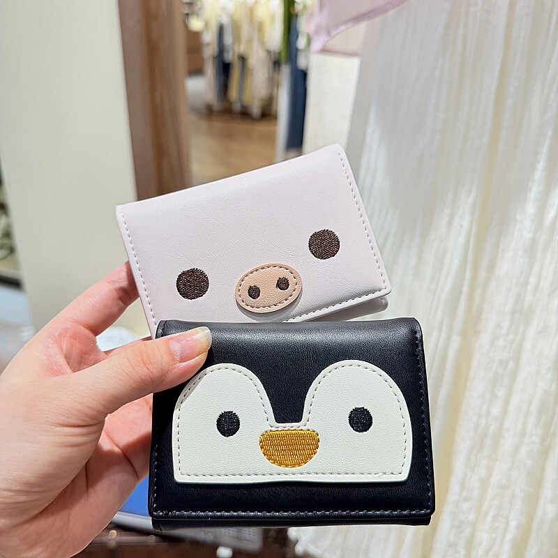 黛妮 韩版新款卡通可爱精致刺绣企鹅小猪高品质三折迷你短款钱包