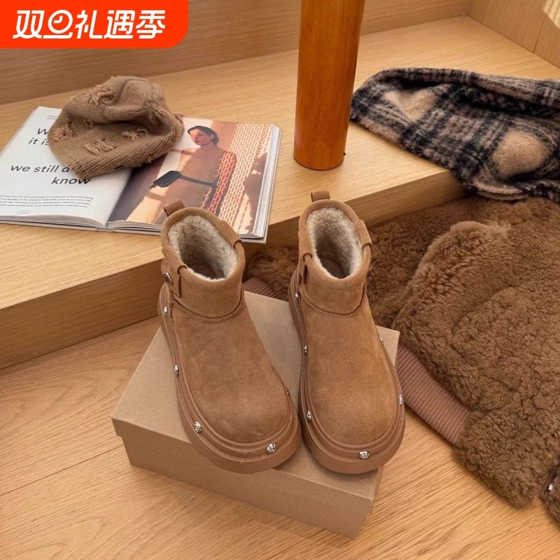 他她女孩复古铆钉厚底雪地靴女2025冬新款短筒百搭加绒保暖一脚蹬