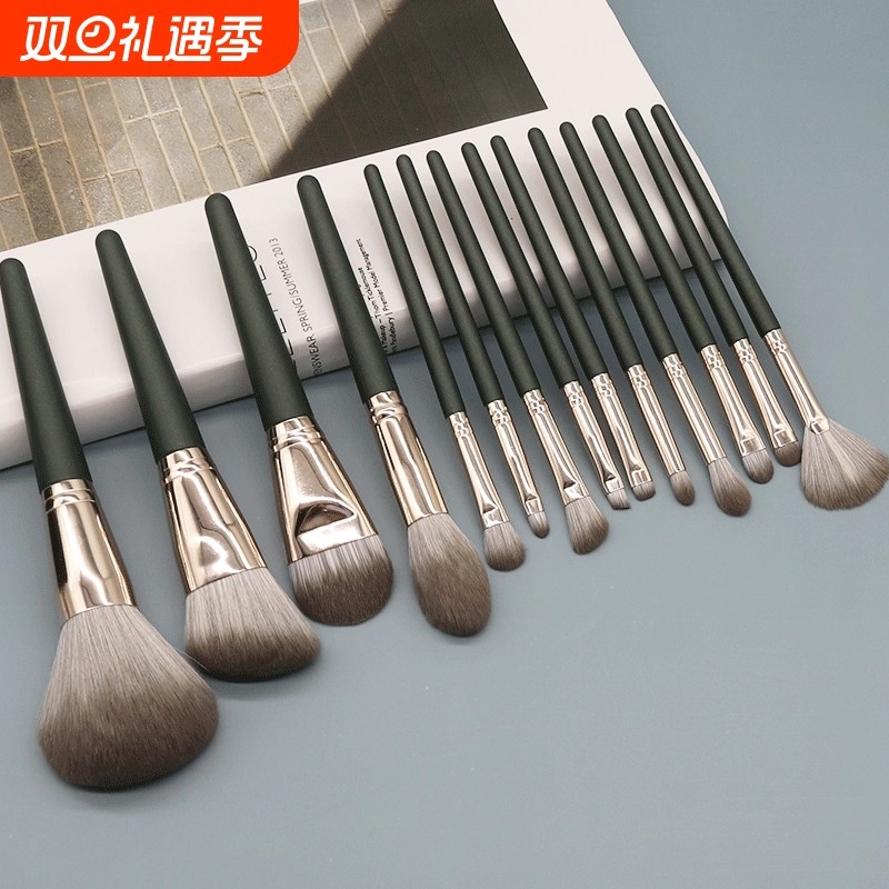 2025新款镰刀鼻影刷斜头精准修容刷马毛指腹山根鼻翼阴影化妆刷