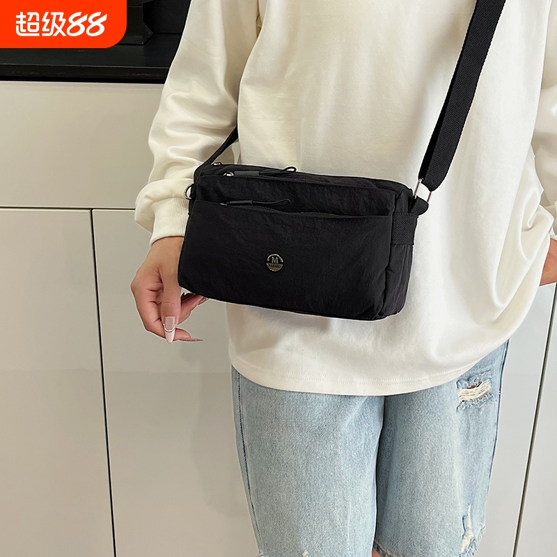 多隔层轻便包包女式2025新款斜挎包休闲帆布包尼龙包妈妈包小布包