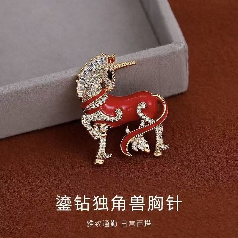 复古红色胸针高级感气质港风独特胸花别针优雅配饰女独角兽