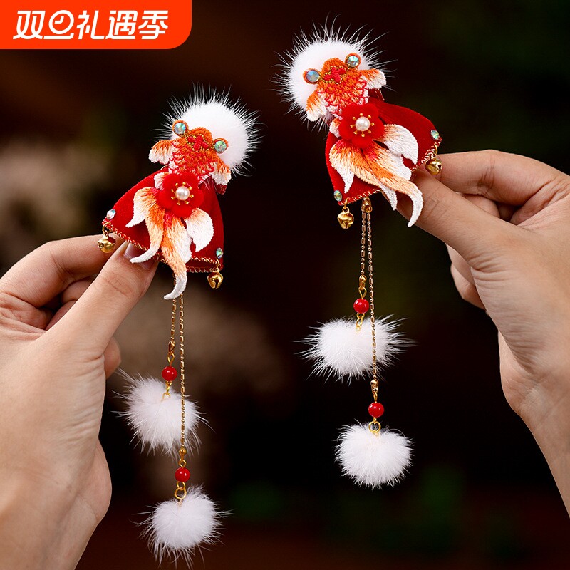 新款儿童新年汉服发饰红色刺绣金鱼铃铛发夹古风女童毛球流苏发夹