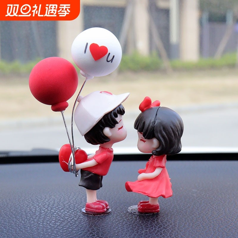 网红汽车摆件可爱车载情侣摆件批发车内饰中控台装饰办公室摆件m5
