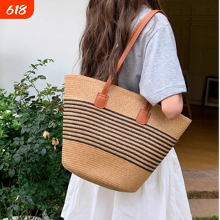 海边度假沙滩包包女2025新款夏季编织单肩包大容量腋下草编水桶包