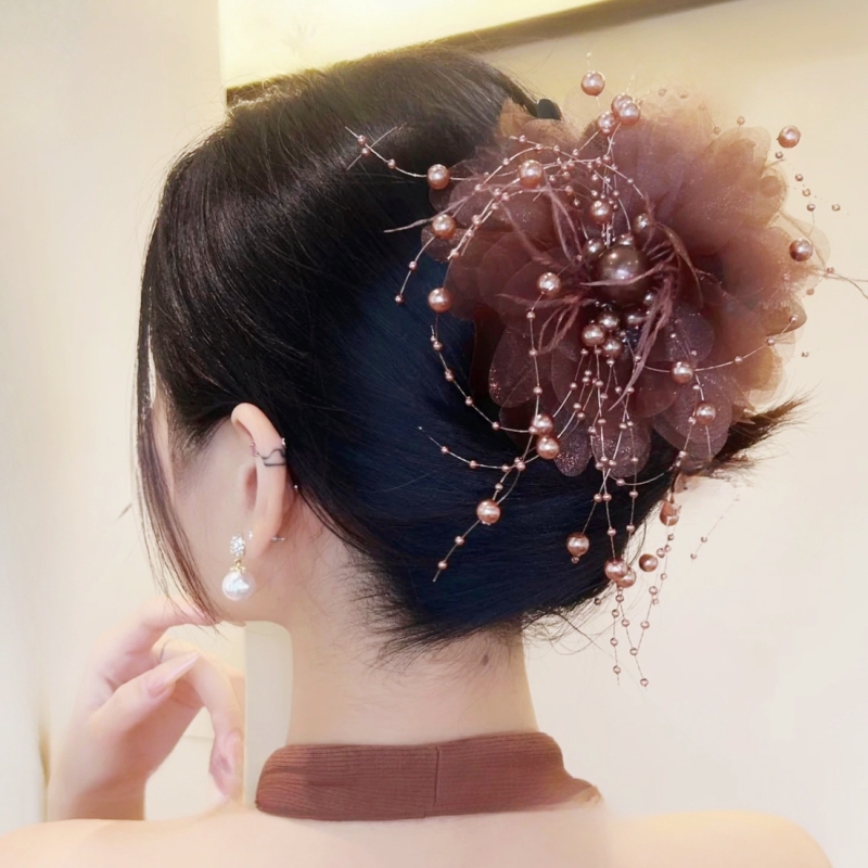 秋冬新款气质百搭珠珠抓夹牡丹花羽毛发夹显发量蓬松高颅顶鲨鱼夹