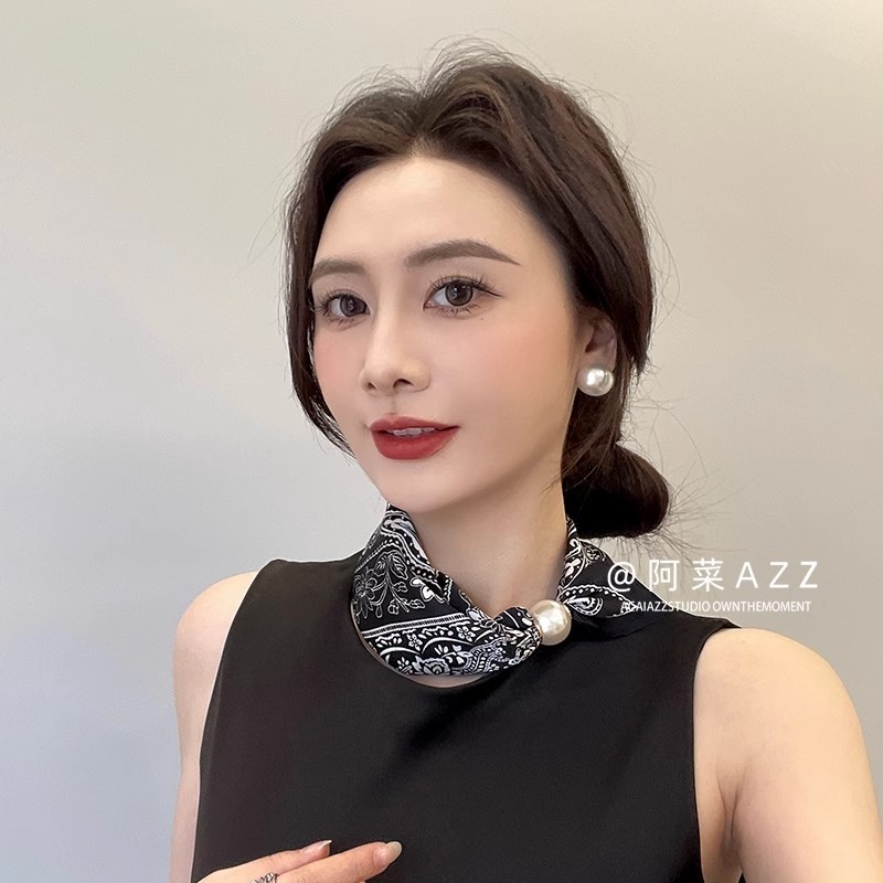脖子磁吸扣丝巾2025时尚百搭系新款装饰领巾项链黑色白色黑白