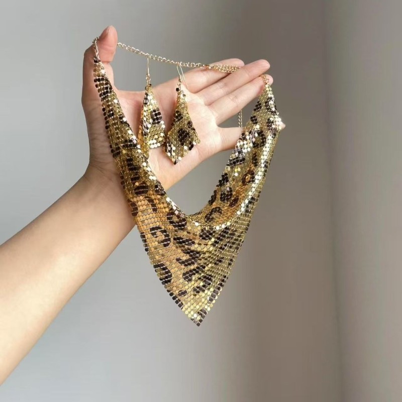 欧美复古风豹纹三角巾项链耳环套装2025新款气质设计高级感耳饰女