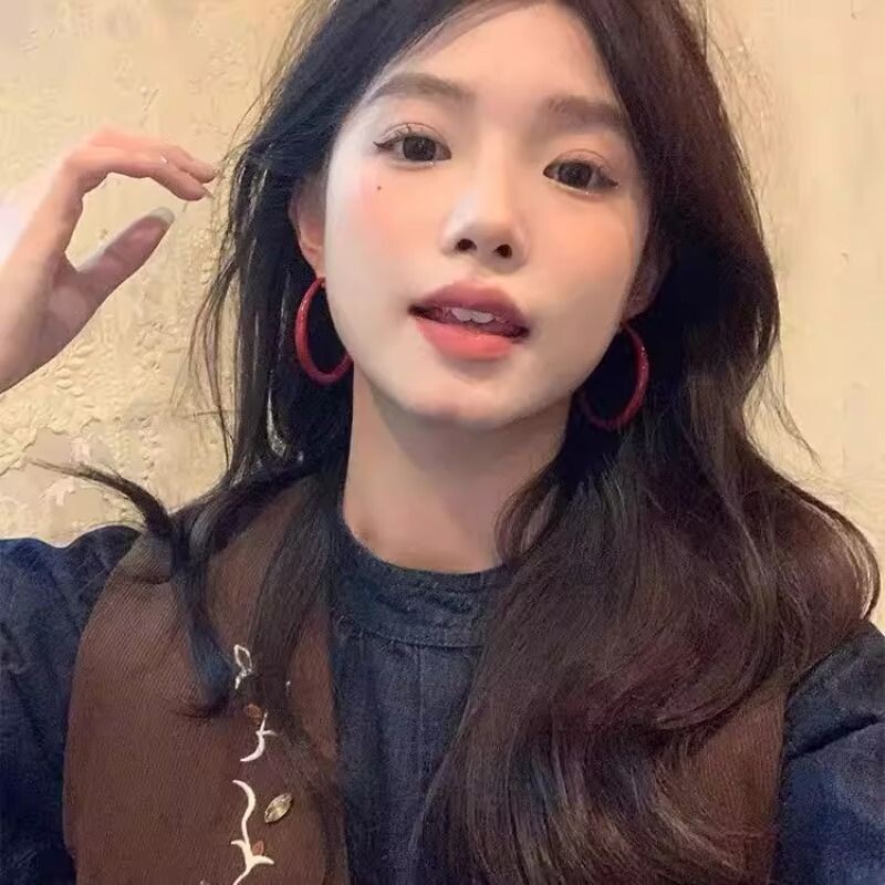 我的脸很圆复古港风红色滴油大耳圈气质耳夹秋冬安可拉红耳饰水滴