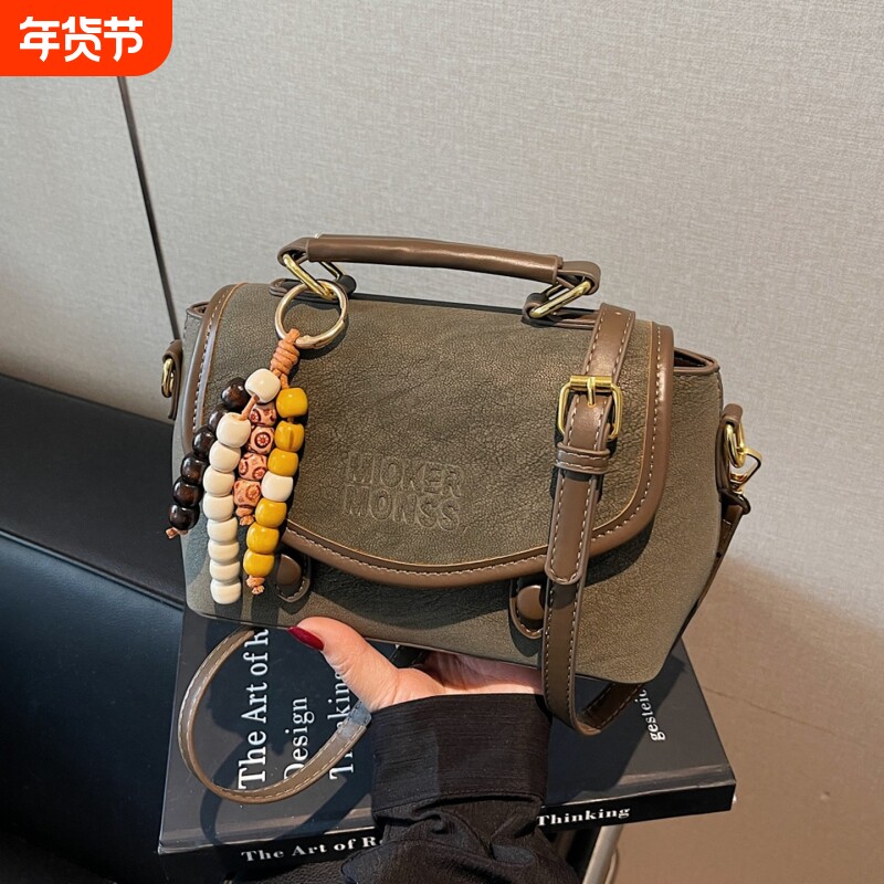 复古小众设计包包女式2026新款百搭通勤斜挎包超火手提邮差包大气