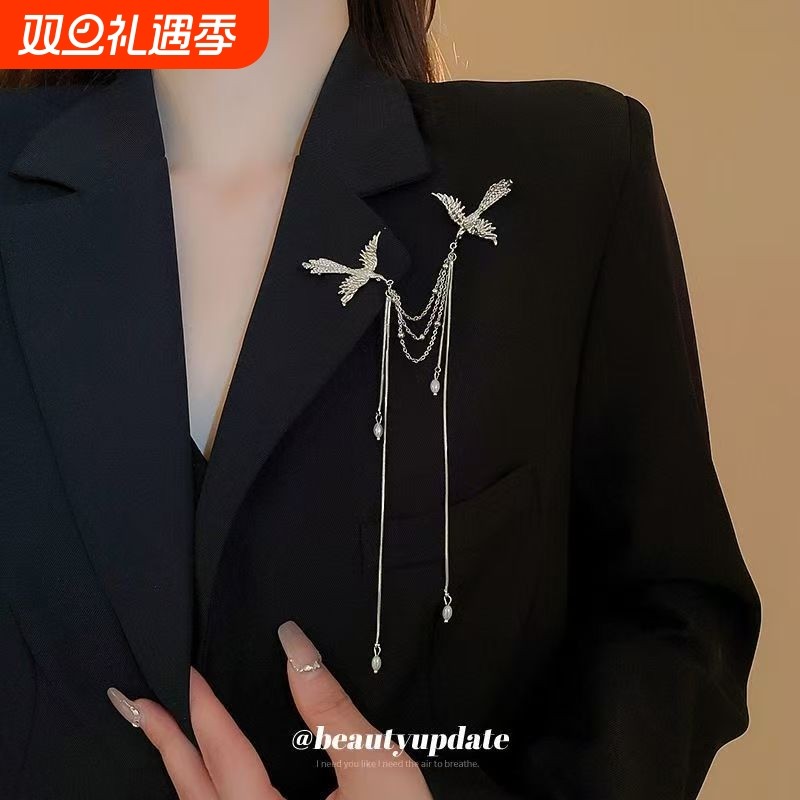 金色飞鸟流苏胸针精致胸花别针小众高级感轻奢独特西装配饰女新款