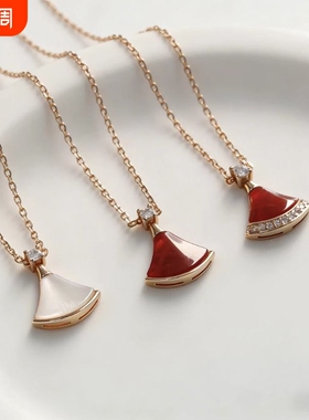 高版小裙子项链精致镀18k玫瑰金轻奢锁骨链白贝母扇形吊坠黑玛瑙