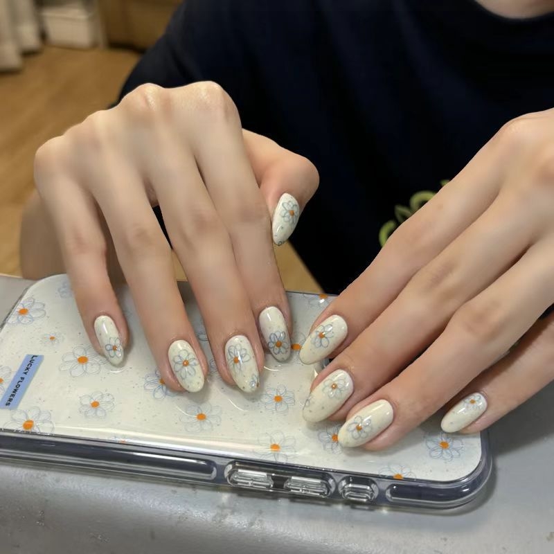 手工穿戴甲新款蓝色白色纯色手绘高级感气质ins复古辣妹美甲椭圆