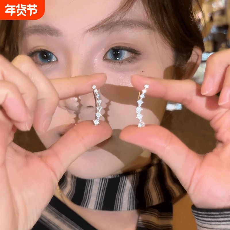微镶一排式锆石耳环女2025新款爆款闪钻耳扣小众设计弧形耳钉耳饰,饰品/流行首饰/时尚饰品新,耳钉,淘宝优惠券,粉丝福利购,淘宝优惠卷