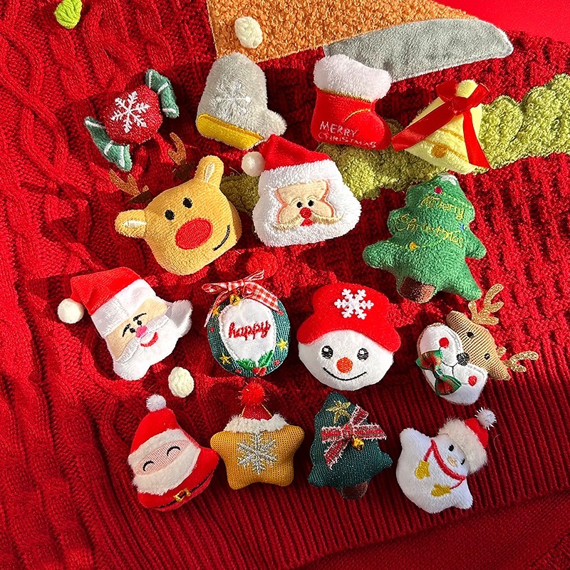 圣诞胸针女可爱圣诞节小礼物毛绒卡通玩偶别针毛衣围巾包包装饰品