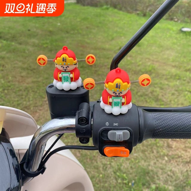 财神爷个性头盔汽车车载摆件电动车摩托车自行车装饰品小财神创意