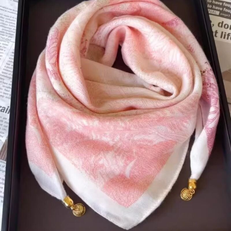 磁吸护颈小围巾2025新款秋冬方巾女款三角丝巾披肩高级感围脖轻奢