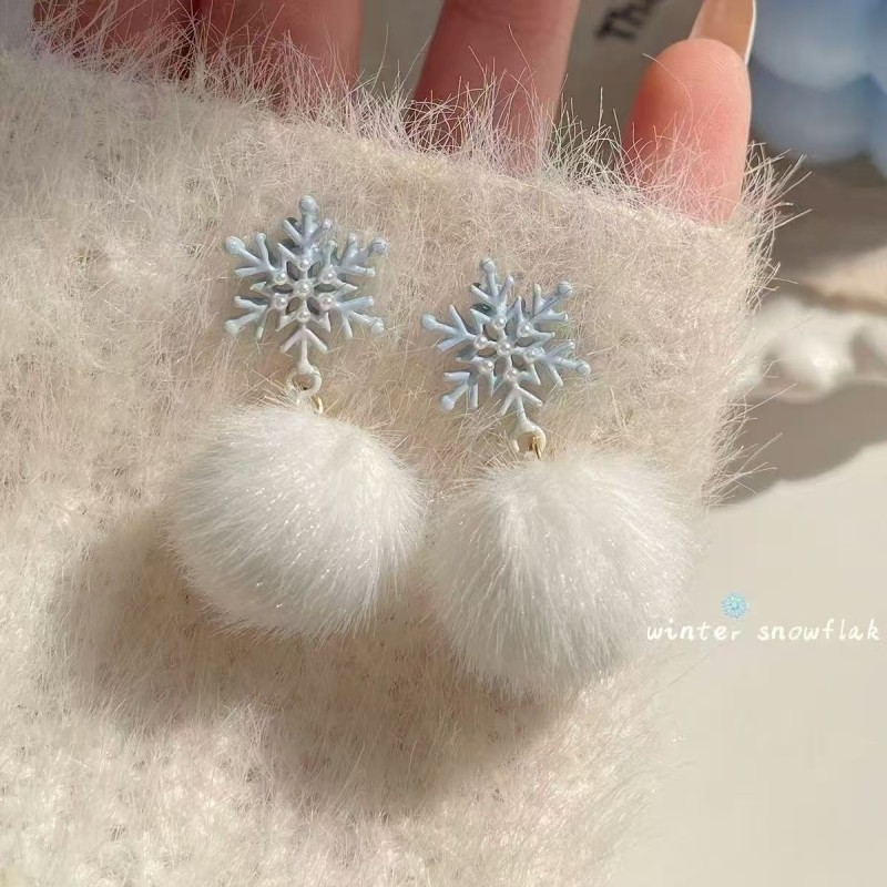 可爱麋鹿超仙甜美氛围感2025秋冬季新款雪花毛绒球小清新耳钉简约