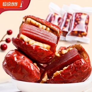 红枣夹核桃仁山楂糕酸甜抱抱果新疆和田枣糕小包装袋装夹心年货节