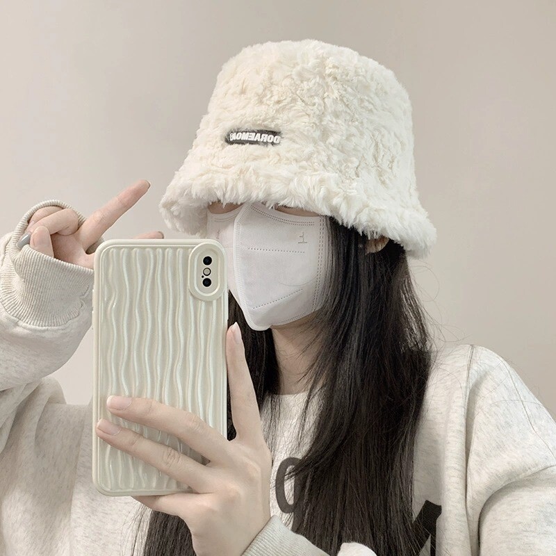 白色羊羔毛渔夫帽子女秋冬显脸小冬季加厚保暖毛绒盆帽潮神器防寒