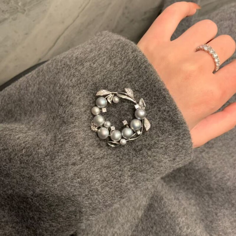 气质真多麻灰珍珠铃兰花环胸针复古优雅高级感胸花精致百搭配饰女