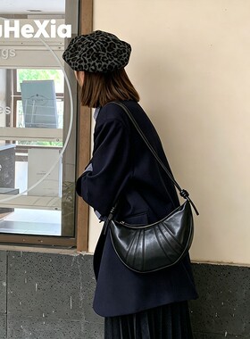 小众通勤牛角包真皮可颂包头层牛皮饺子包大号胸包羊角包斜挎包