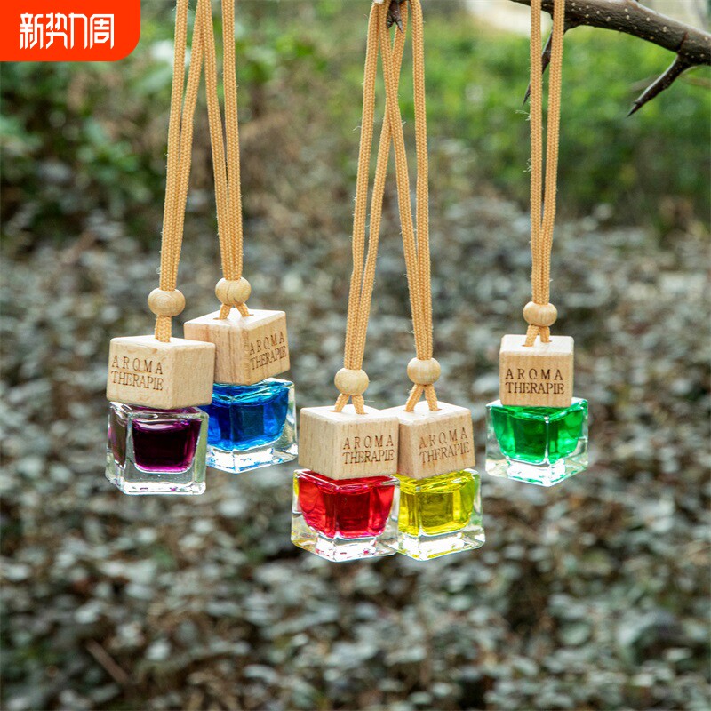 小方瓶车载香薰挂件吊坠车用汽车香水装饰摆件空气清新
