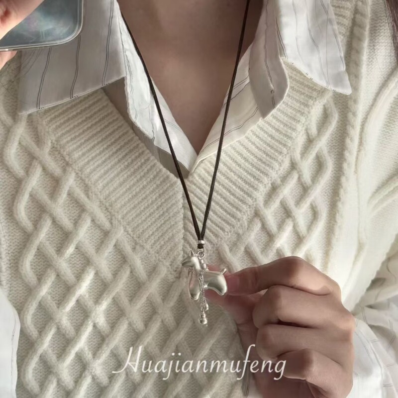 “马上有钱”银色小马吊坠长项链女士新款爆款高级感高端锁骨链潮
