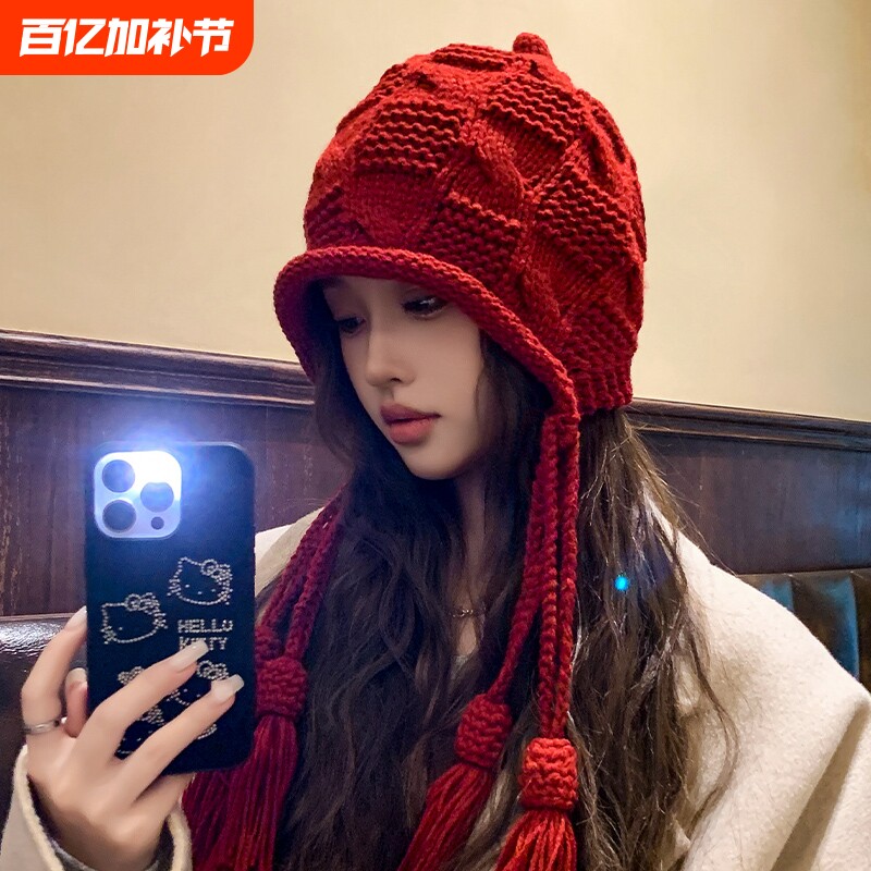 2026新款红色毛线帽子女生秋冬季保暖手工针织帽脸显脸小黑色流苏
