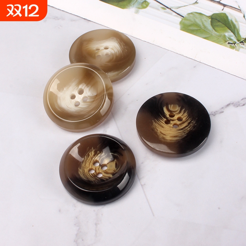 西装上衣圆形风衣四眼树脂扣子黑色白色百搭时尚高档毛呢大衣纽扣