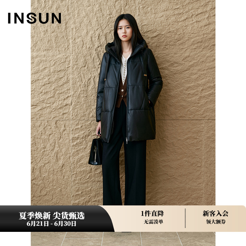 INSUN恩裳专选冬季时尚黑色连帽绵羊皮羽绒服