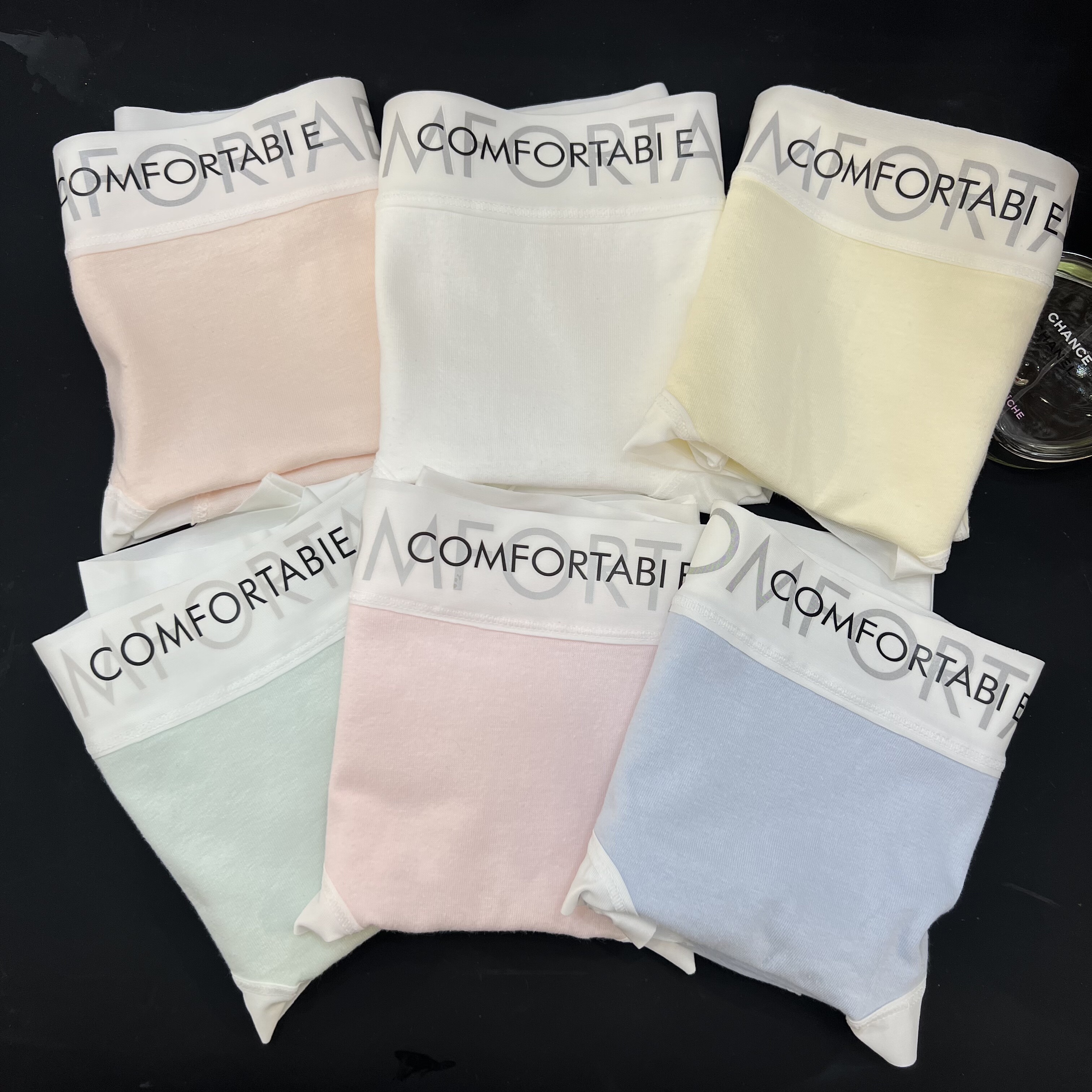 内裤女中腰无束缚穿起来没感觉轻塑抗菌加长裆透气无痕小平角短裤