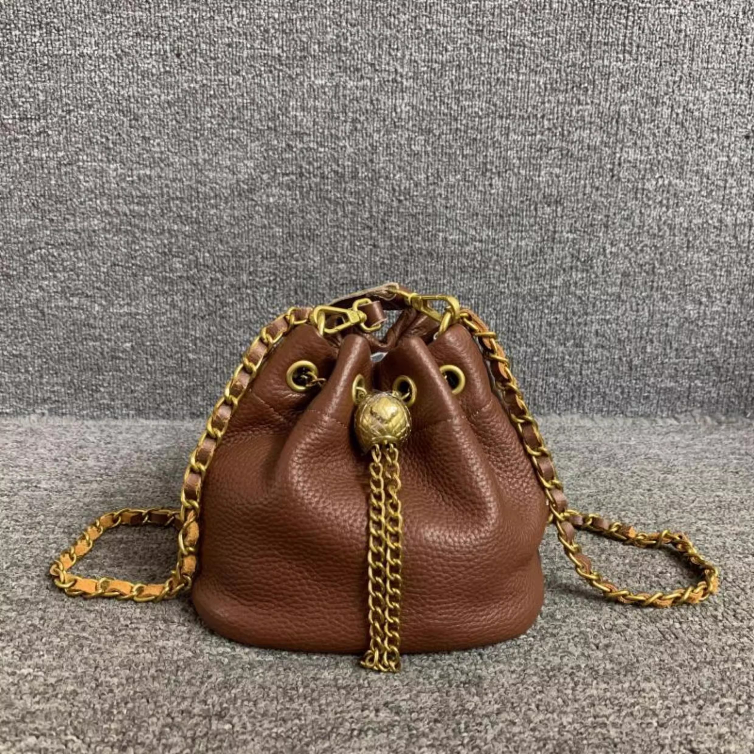 头层牛皮单肩链条水桶包小福袋