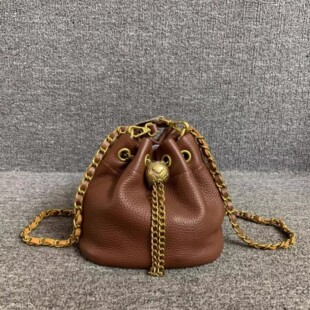 真皮女包小众韩版百搭时尚头层牛皮链条单肩抽带复古水桶包小福袋