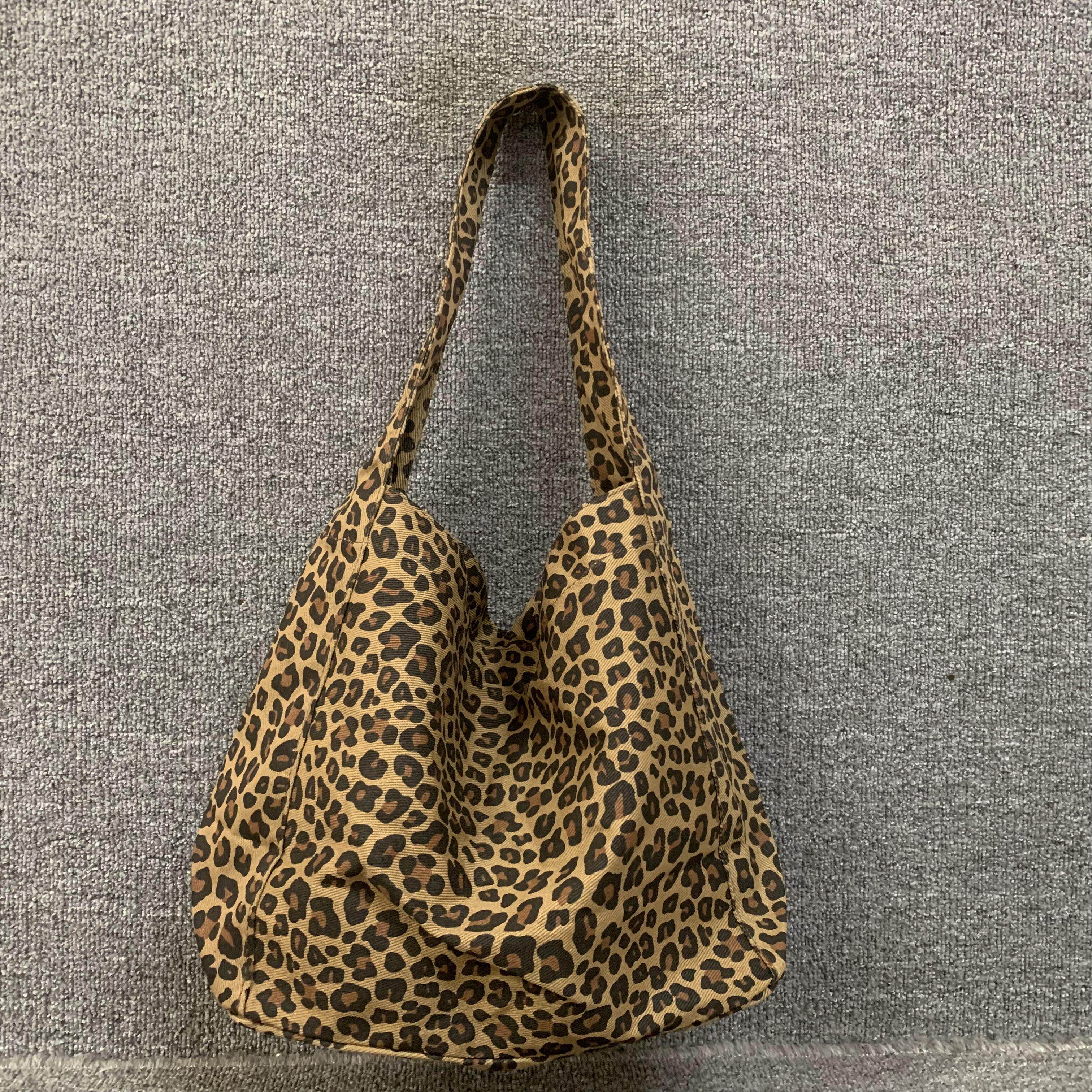 小众新品女包春夏百搭时尚豹纹帆布女手提腋下轻便简约水桶包托特