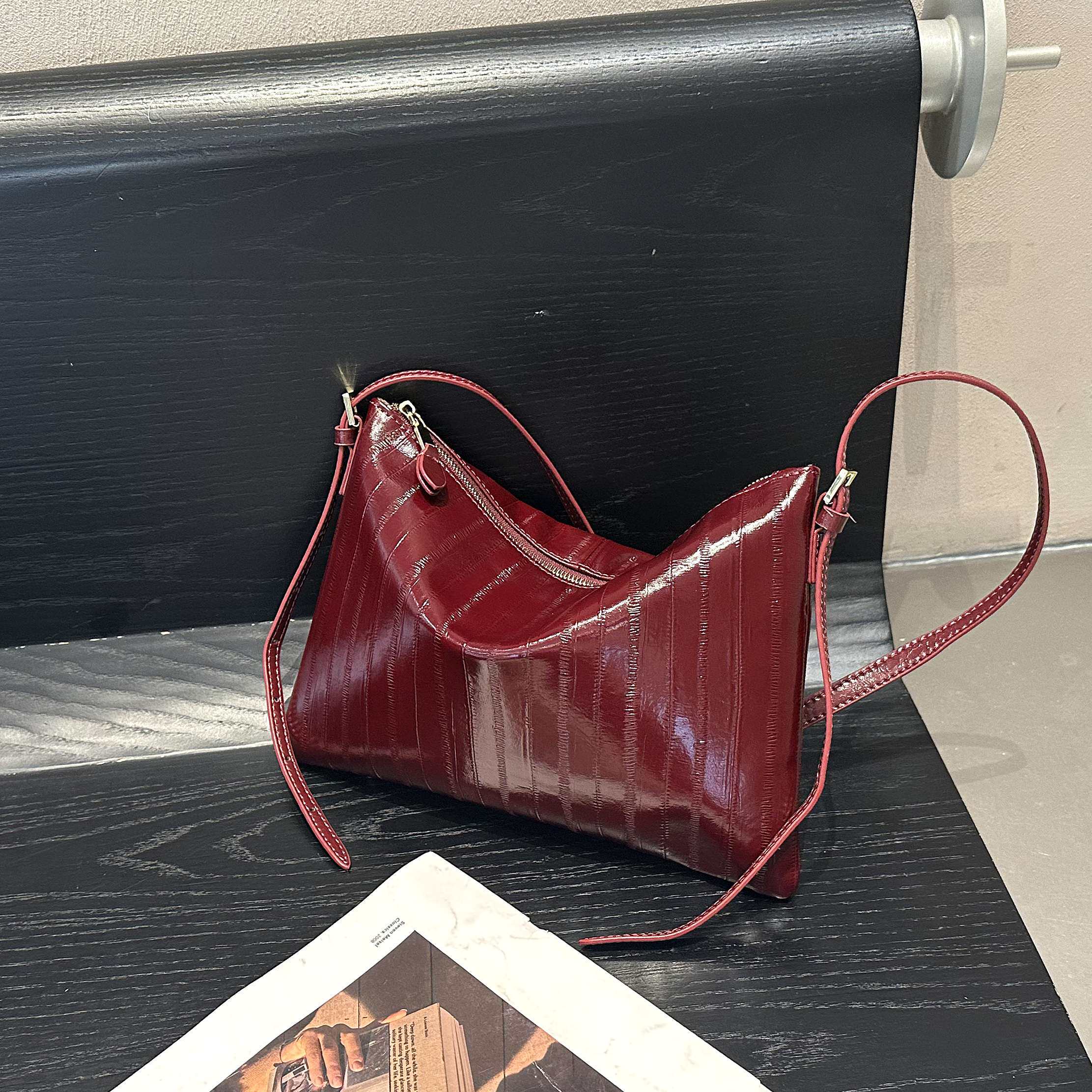 开春新款必入~~气质真皮质感女包百搭头层牛皮鳗鱼纹单肩小方包女