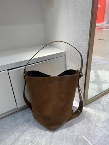 梦嘉丽头层磨砂牛皮水桶包女