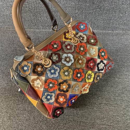 头层牛皮彩色手提单肩实用枕头包