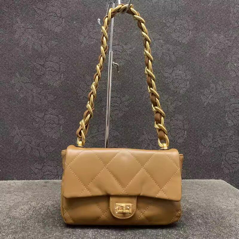 小众新品真皮女包韩版气质百搭头层牛皮链条单肩腋下锁扣潮小方包,箱包皮具/热销女包/男包,通用款女包,淘宝优惠券,粉丝福利购,淘宝优惠卷