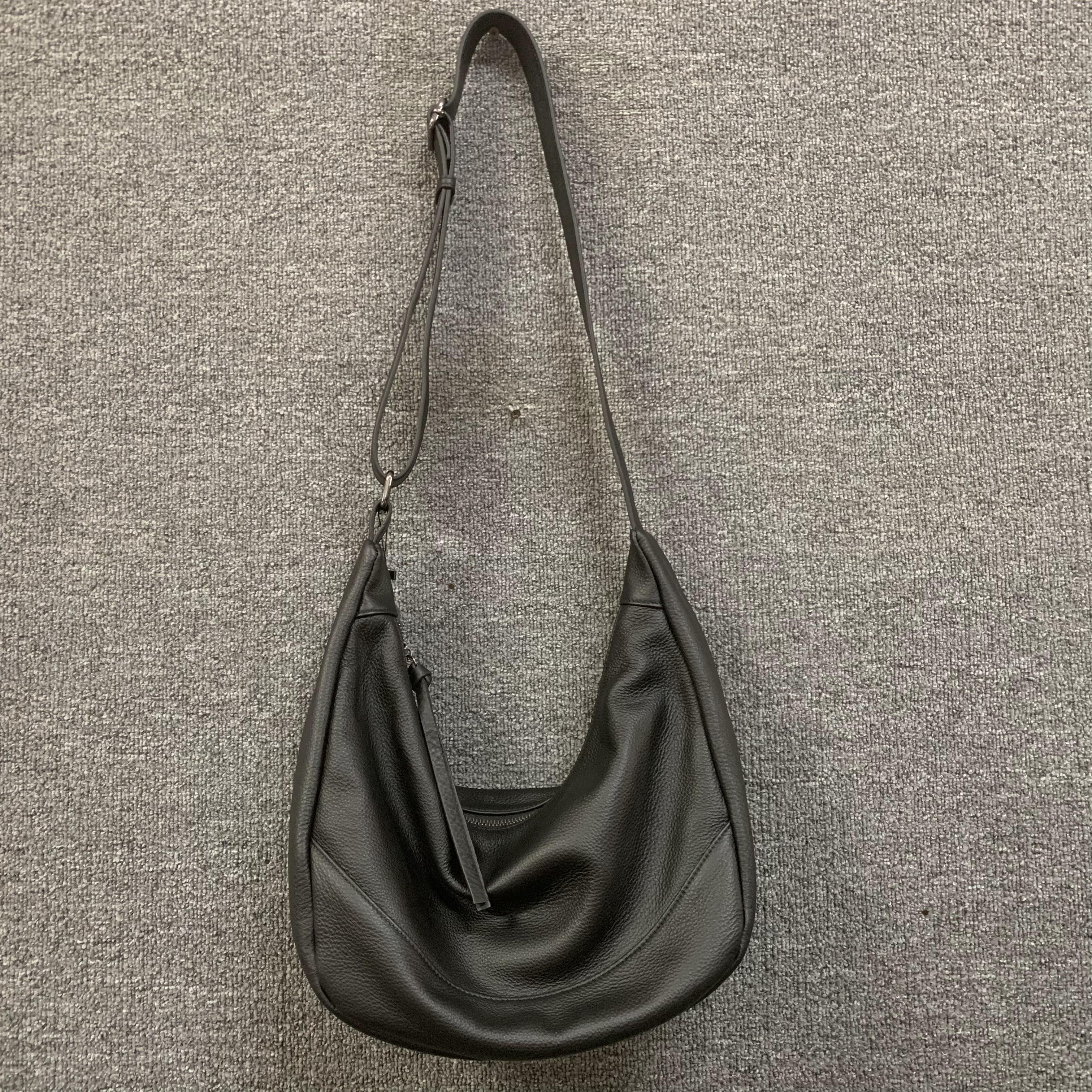 头层牛皮单肩斜跨饺子包女