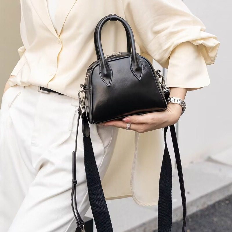 2024早春新款真皮女包韩版百搭头层牛皮女手提单肩简约潮小枕头包