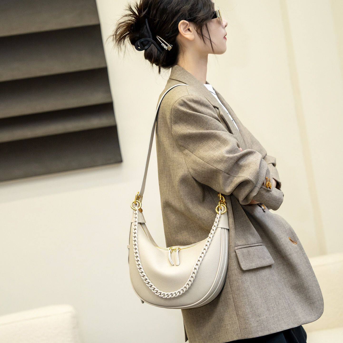 新款真皮女包2024春夏韩版百搭时尚头层牛皮女单肩腋下晚宴饺子包