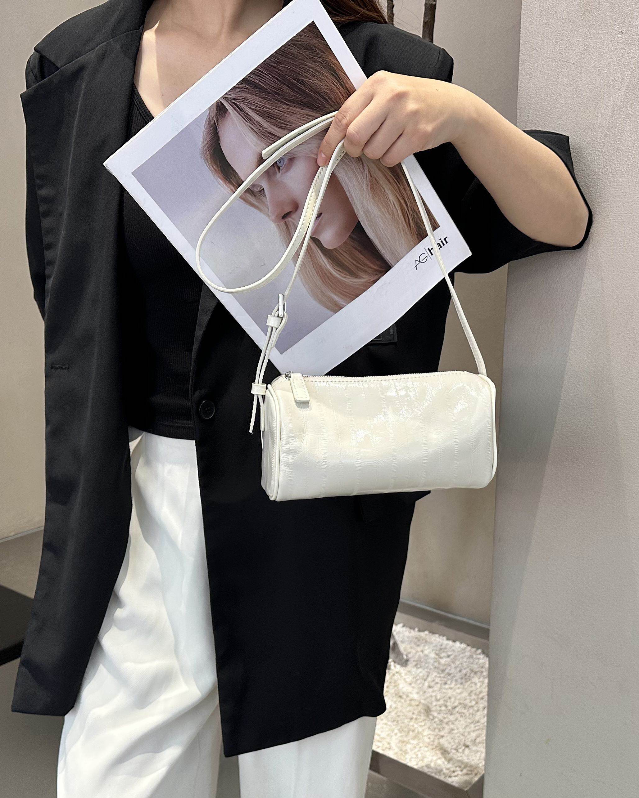 开春新款必入~~韩版百搭真皮女包单肩斜跨头层牛皮鳗鱼纹潮小方包