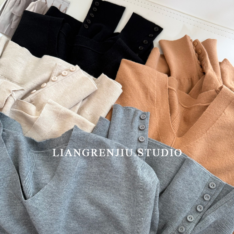 V领纯色百搭宽松针织衫