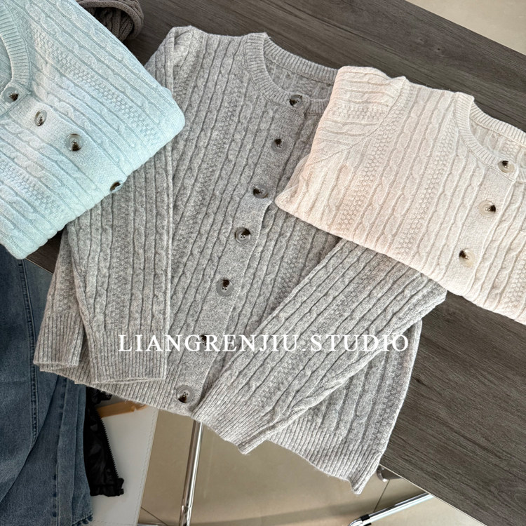 难得一见的尾。麻花柔软秋冬日杂风开衫毛衣针织衫T