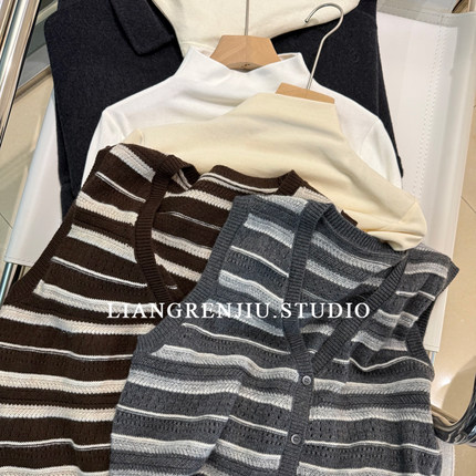 普普风。半高领打底+复古条纹针织马甲套装两件套5230X