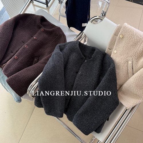 圆领百搭纯色保暖外套